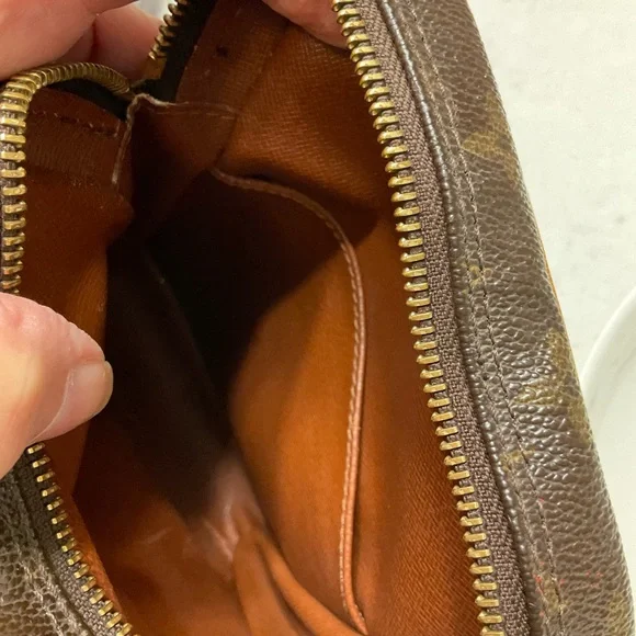 Louis Vuitton Monogram Crossbody Bag in Brown and Tan - Picture 14 of 16